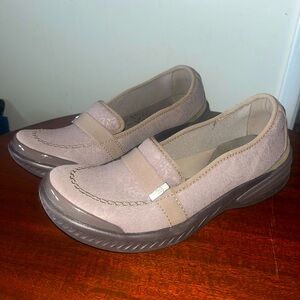 Brand new brown Bzees loafers with memory foam size 9